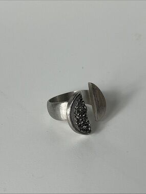 Open Silver Band Ring with Black Druzy Accent